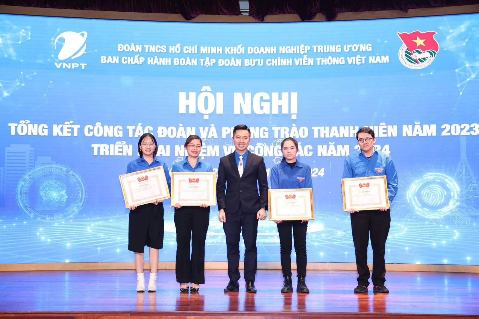 Chi đoàn Công ty Cổ phần Truyền thông, Quảng cáo Đa phương tiện vinh dự nhận Giấy khen của Đoàn Thanh niên Tập đoàn VNPT năm 2023